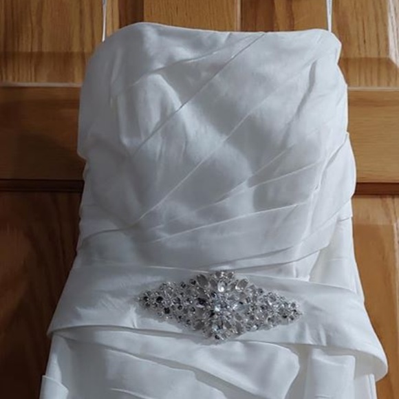 David's Bridal Wedding Gown- Never Worn or Altered